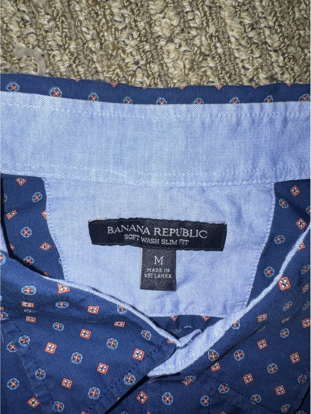 Men’s Banana Republic navy blue slim fit patterned button down shirt Size Medium